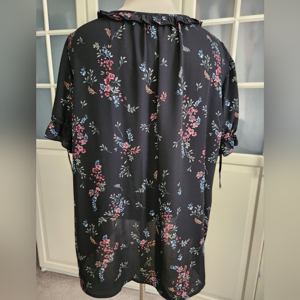Floral Print Black Blouse - Picture 6 of 6